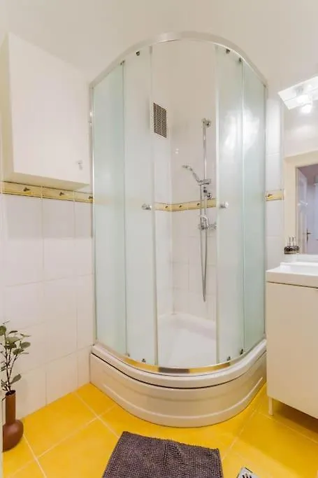 Apartment Sunny Bright, Centrally Located, Ac Balcony By Nw Budapest